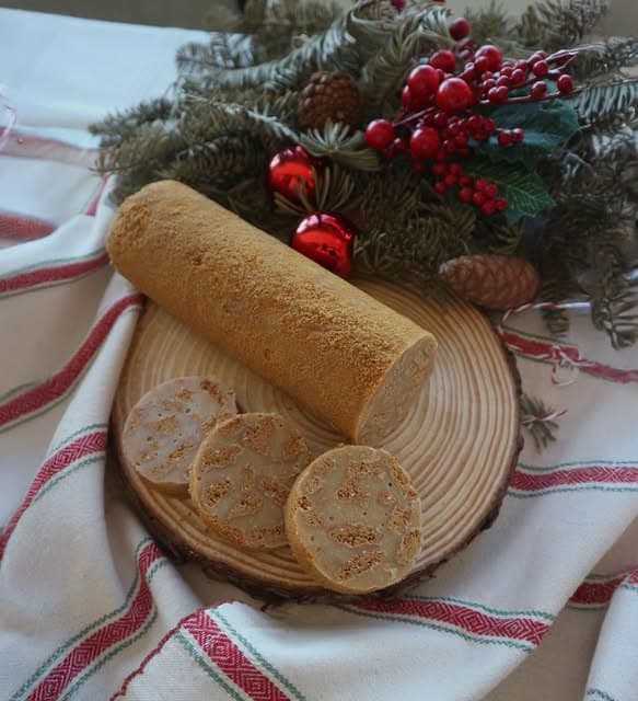 Salame de Biscoff da edição de Natal, com decoração natalícia